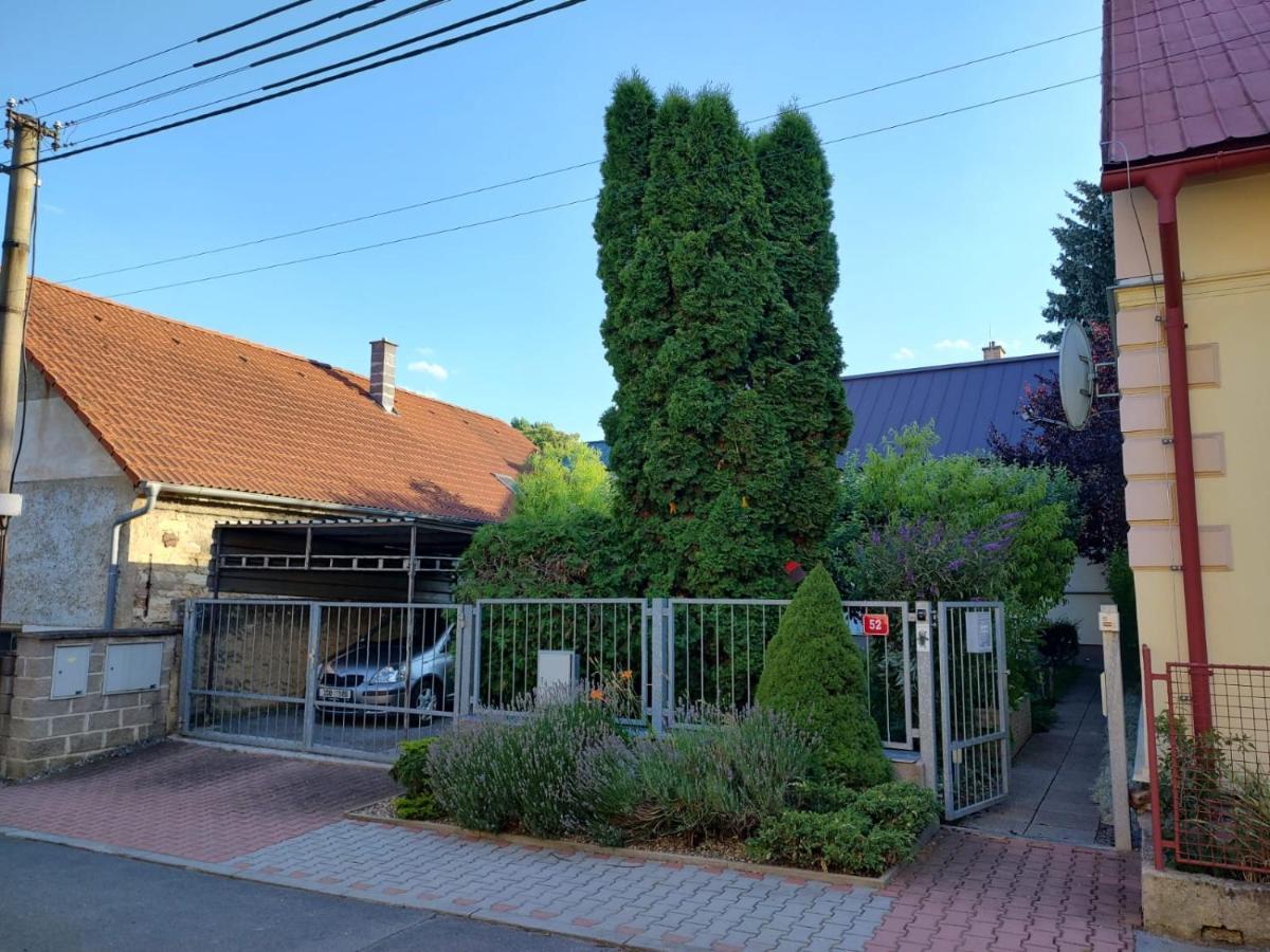 Apartament U Letiste Kněževes Zewnętrze zdjęcie